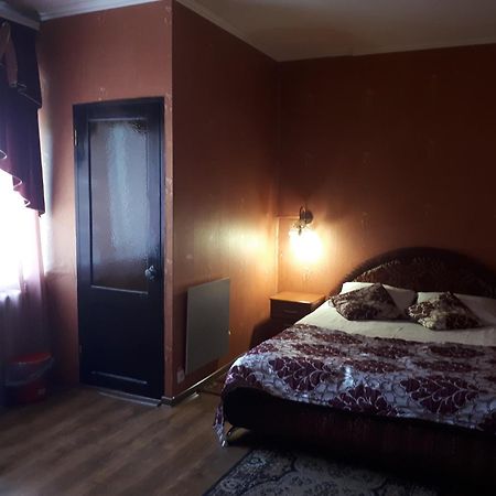 Hotel Gostynnyi Dvir Sharhorod Extérieur photo