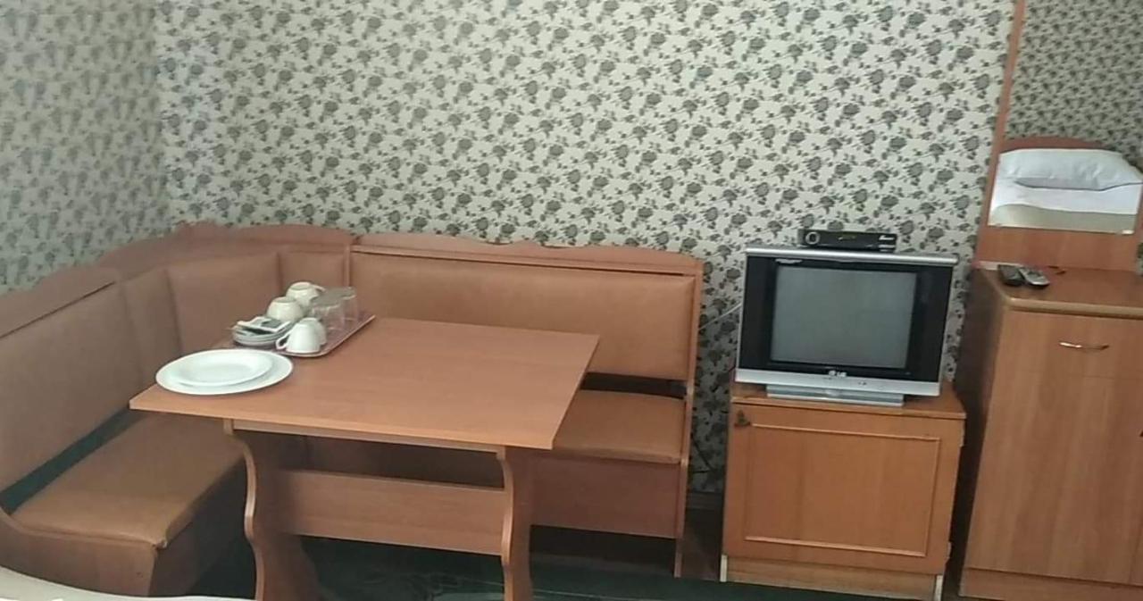 Hotel Gostynnyi Dvir Sharhorod Extérieur photo