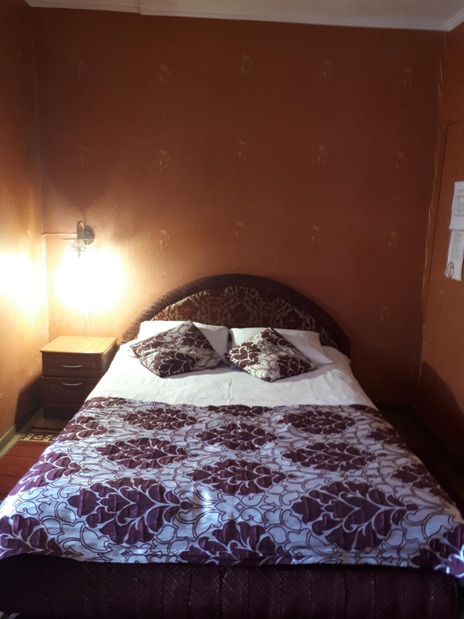 Hotel Gostynnyi Dvir Sharhorod Extérieur photo