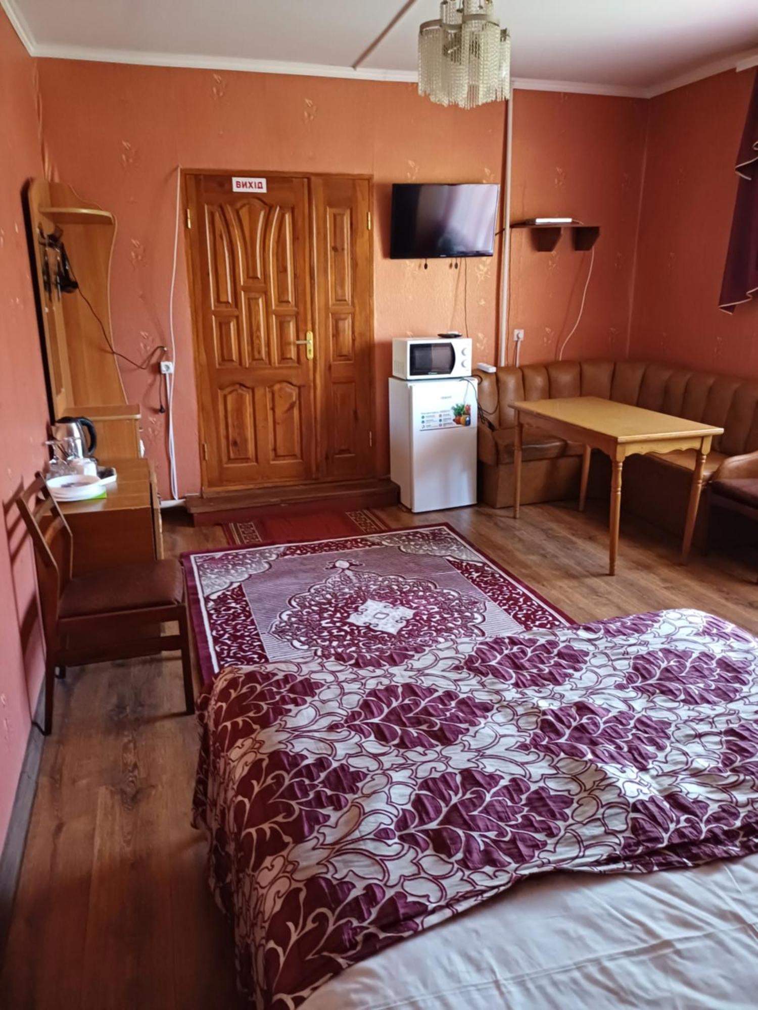 Hotel Gostynnyi Dvir Sharhorod Extérieur photo