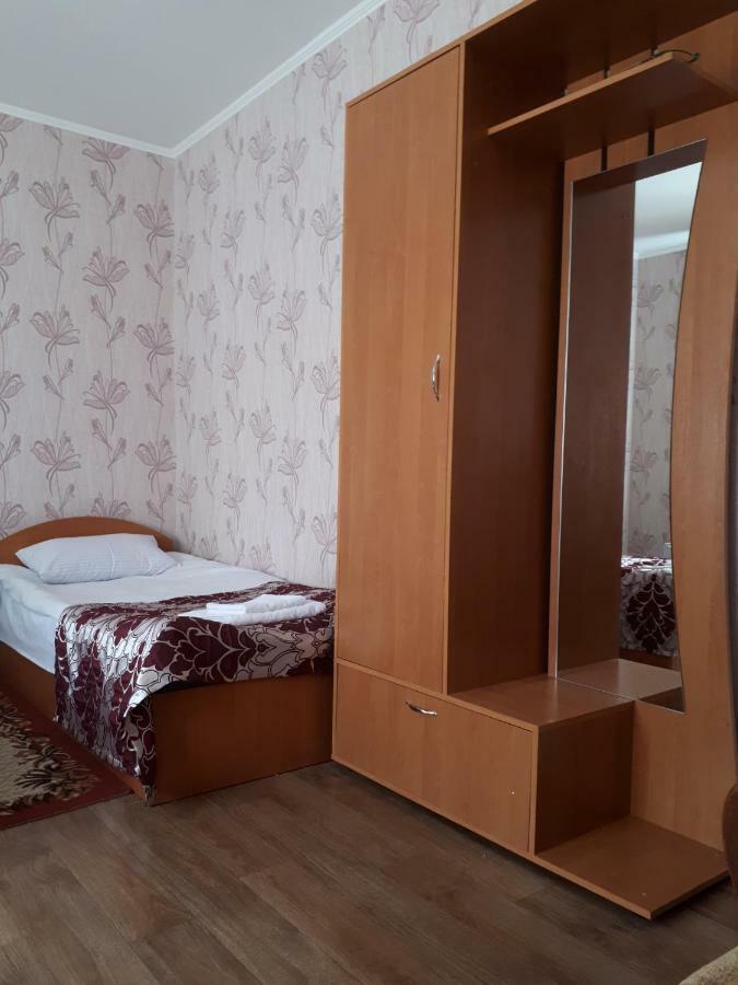 Hotel Gostynnyi Dvir Sharhorod Extérieur photo