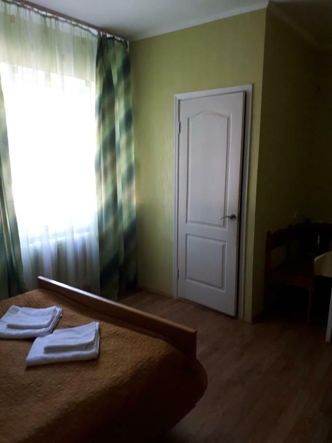 Hotel Gostynnyi Dvir Sharhorod Extérieur photo