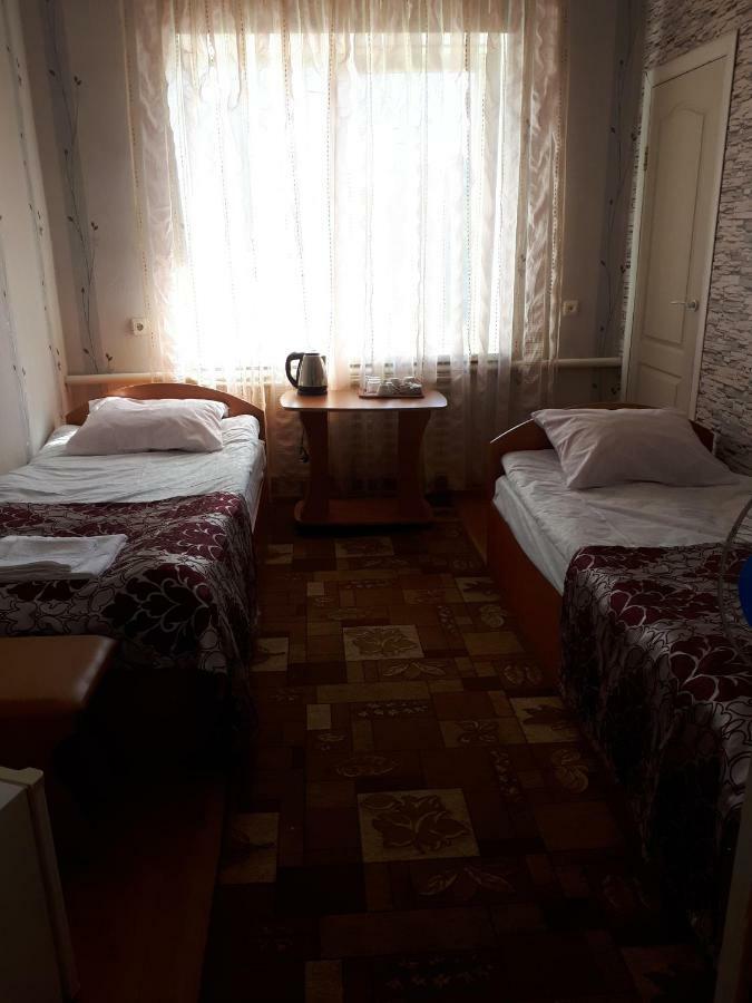 Hotel Gostynnyi Dvir Sharhorod Extérieur photo