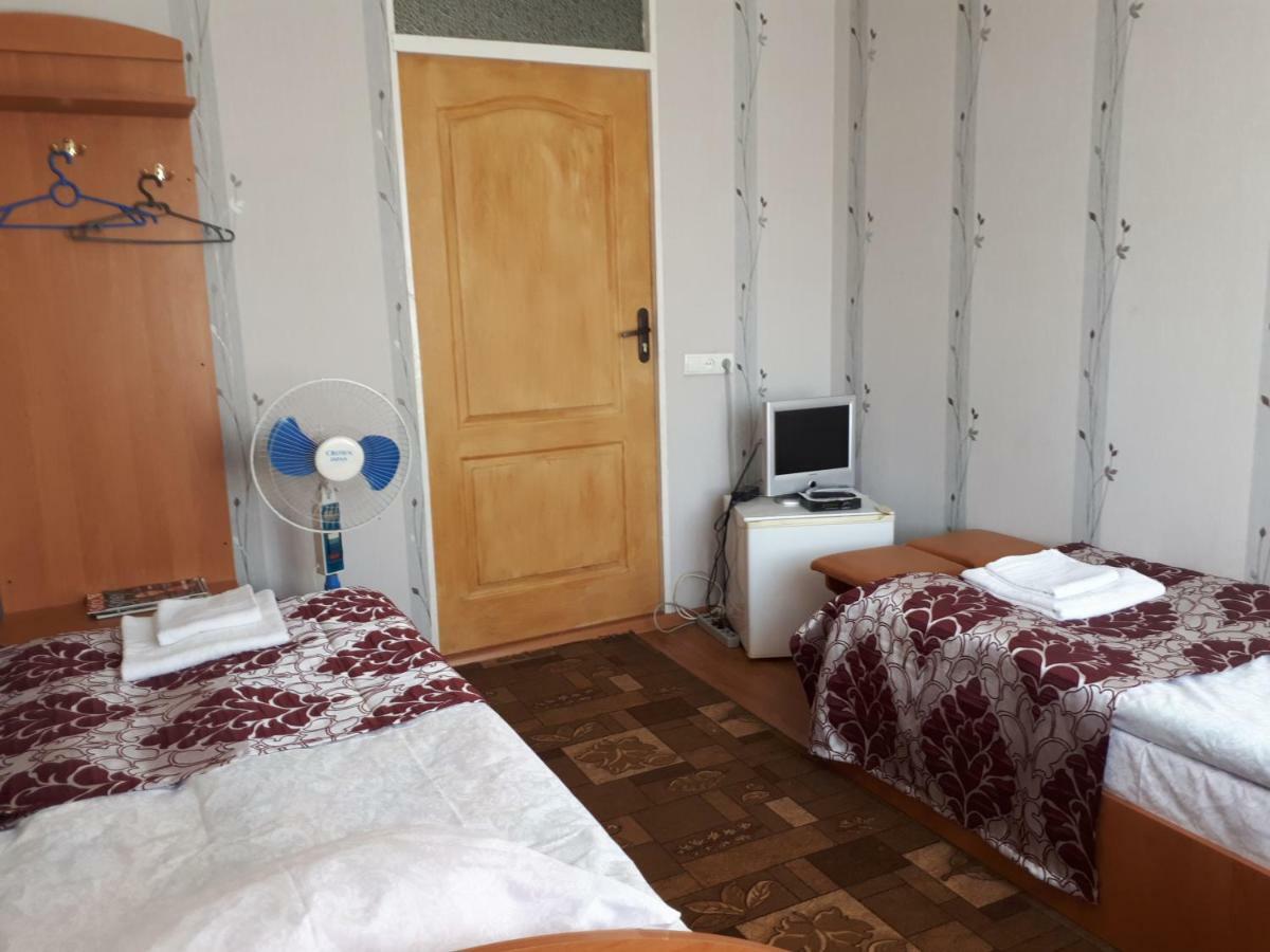 Hotel Gostynnyi Dvir Sharhorod Extérieur photo