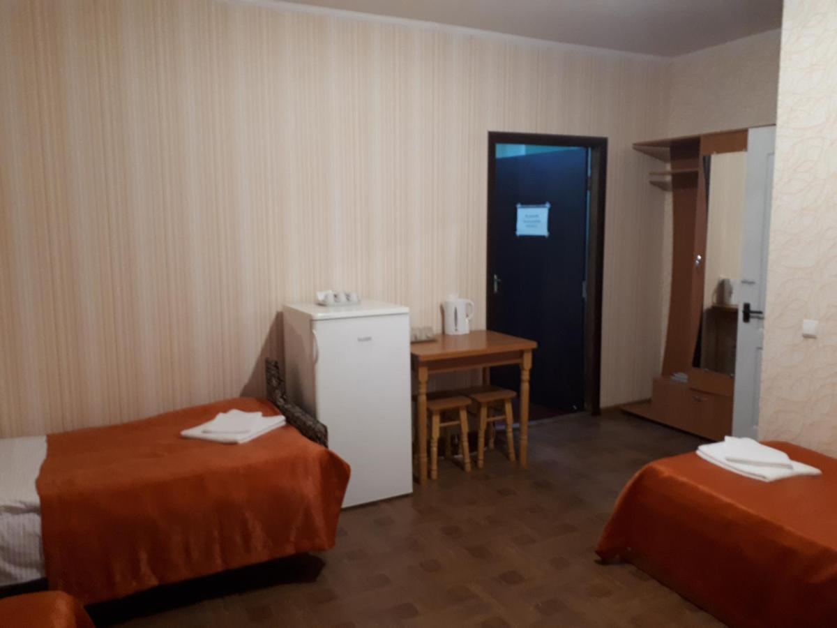 Hotel Gostynnyi Dvir Sharhorod Extérieur photo