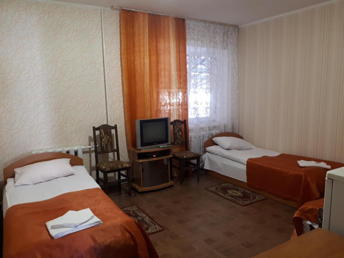 Hotel Gostynnyi Dvir Sharhorod Extérieur photo