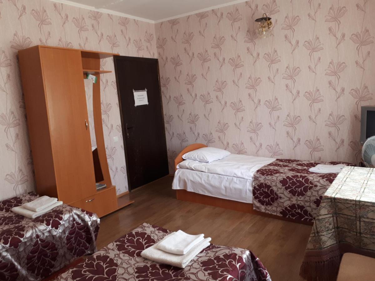 Hotel Gostynnyi Dvir Sharhorod Extérieur photo