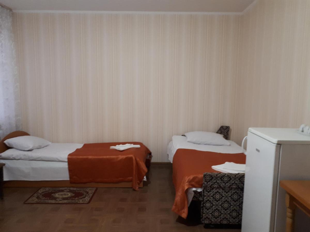 Hotel Gostynnyi Dvir Sharhorod Extérieur photo