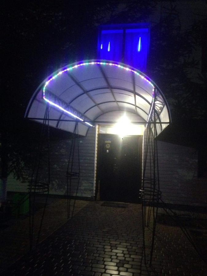 Hotel Gostynnyi Dvir Sharhorod Extérieur photo