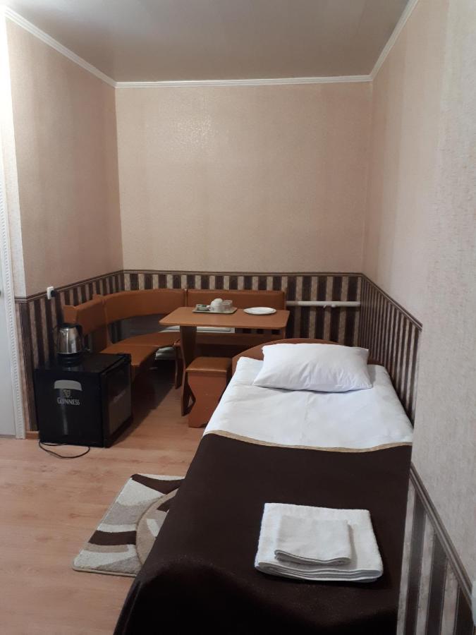 Hotel Gostynnyi Dvir Sharhorod Extérieur photo