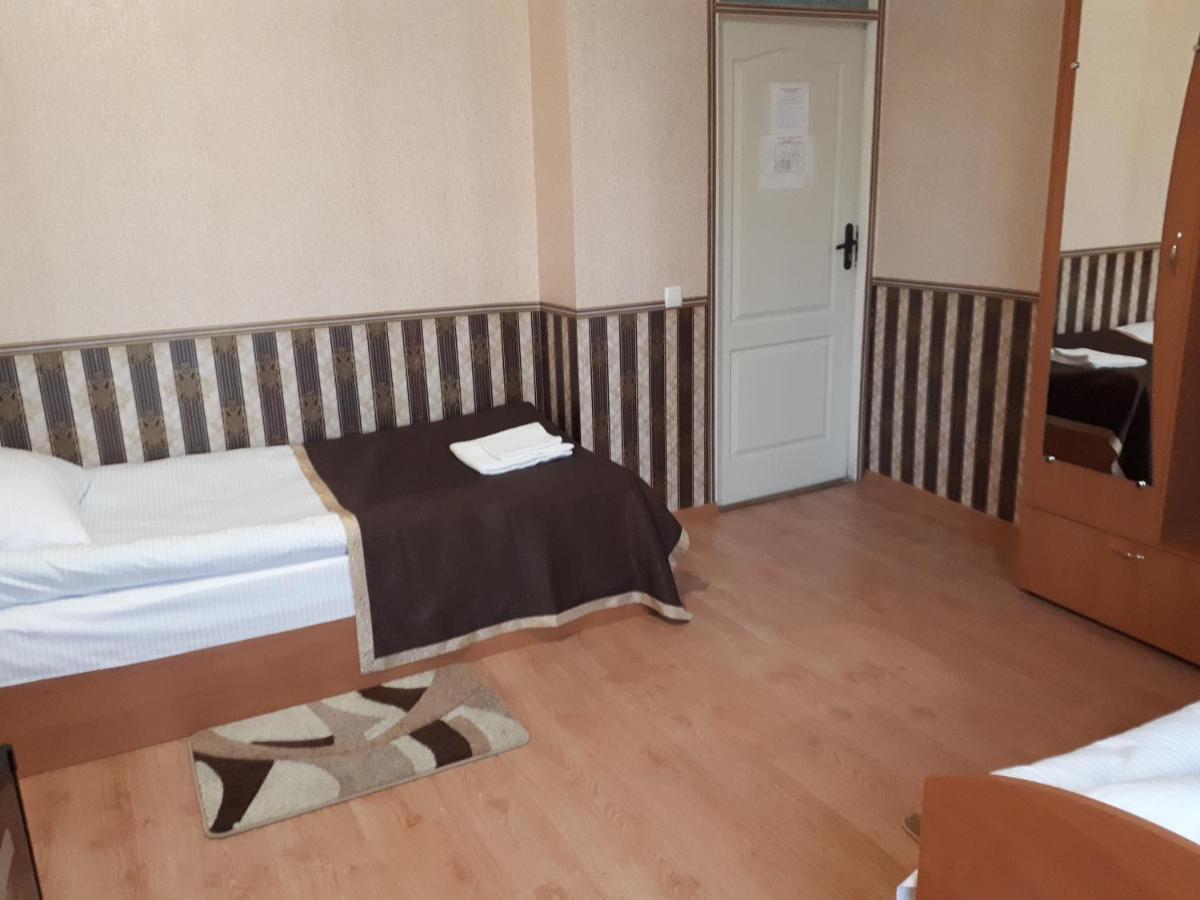 Hotel Gostynnyi Dvir Sharhorod Extérieur photo